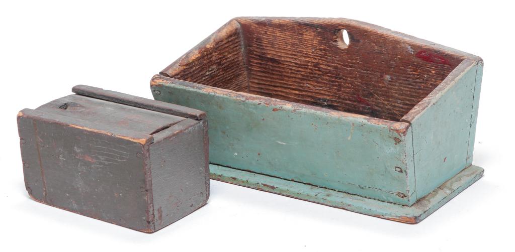 AMERICAN COUNTRY WALL POCKET AND SLIDE LID BOX. (1 of 4)