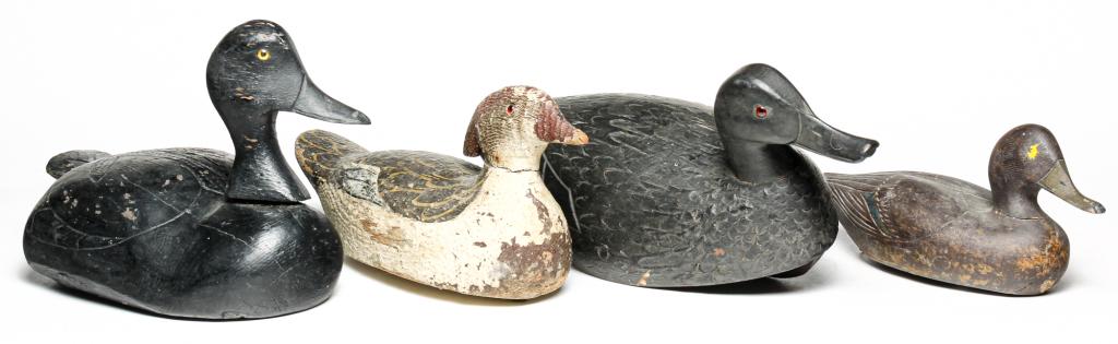 FOUR AMERICAN DUCK DECOYS. (1 of 14)