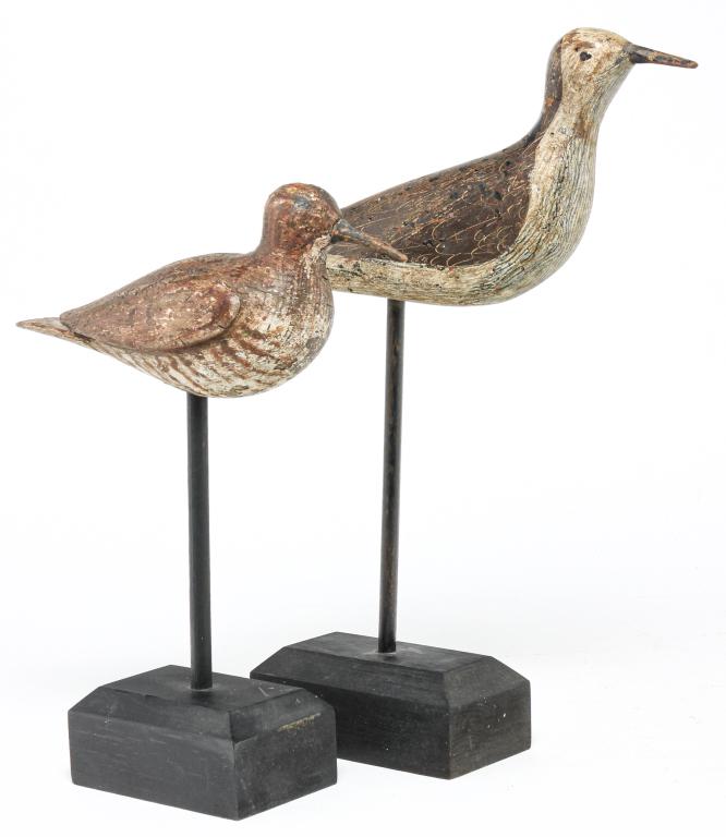 TWO AMERICAN SHOREBIRD DECOYS. (1 of 10)