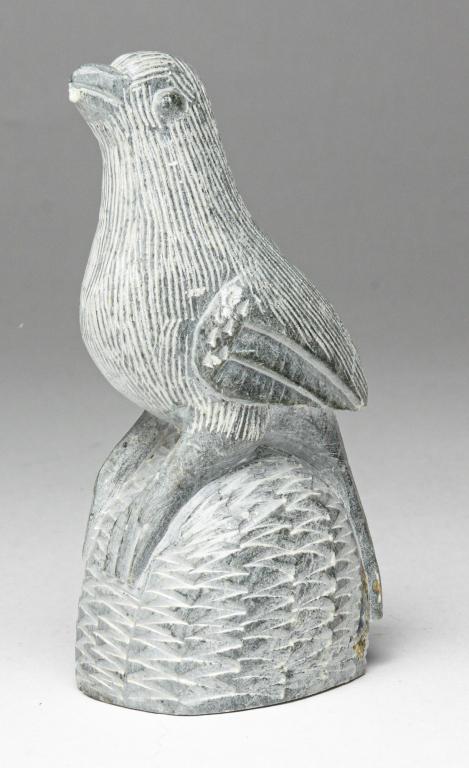 INUIT SOAPSTONE BIRD CARVING. (1 of 5)