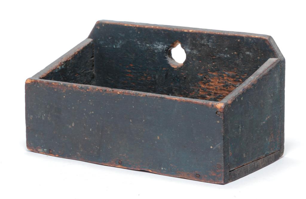 AMERICAN COUNTRY WALL POCKET. (1 of 4)