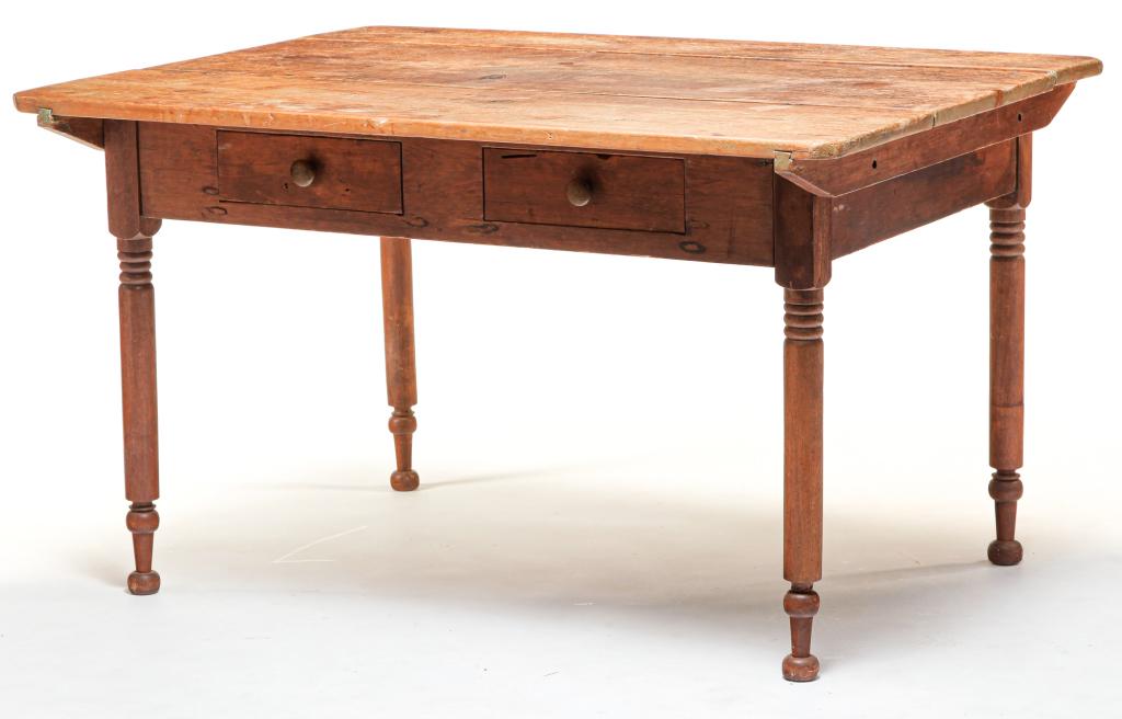 AMERICAN COUNTRY SHERATON PIN TOP TABLE. (1 of 5)