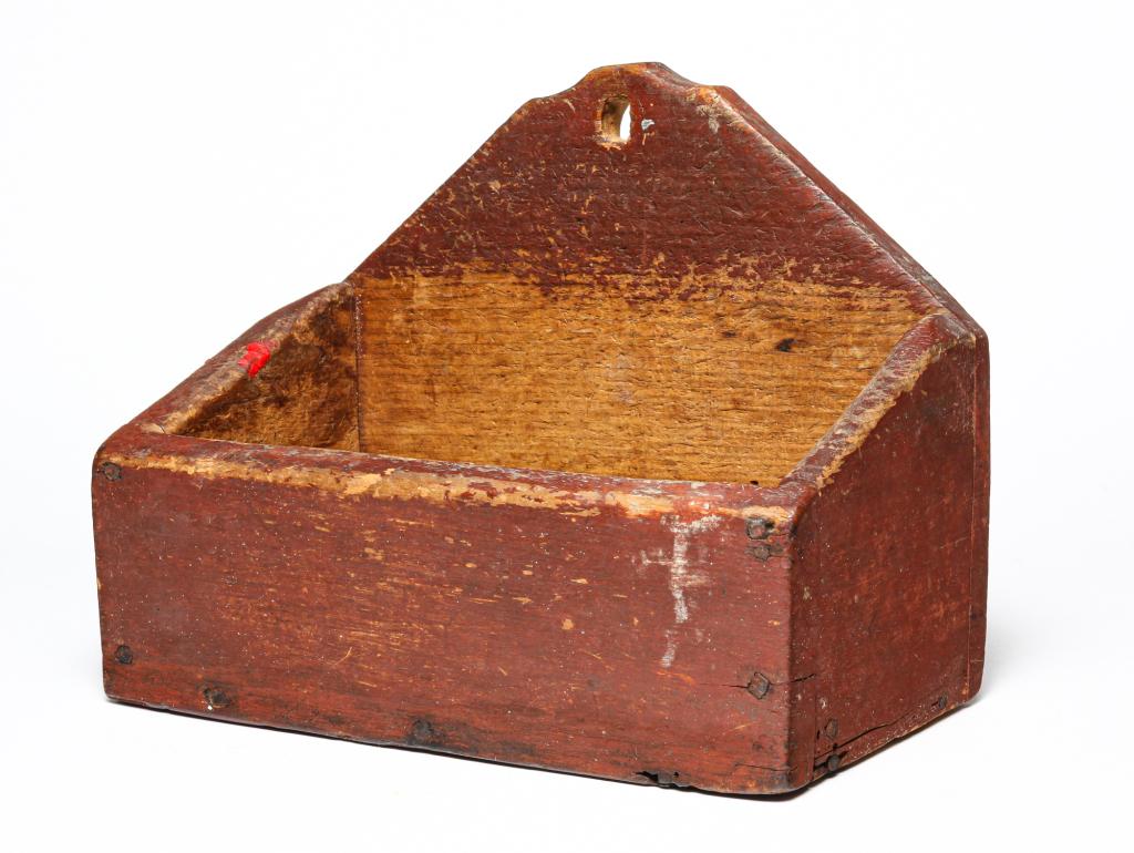 AMERICAN COUNTRY WALL POCKET. (1 of 4)