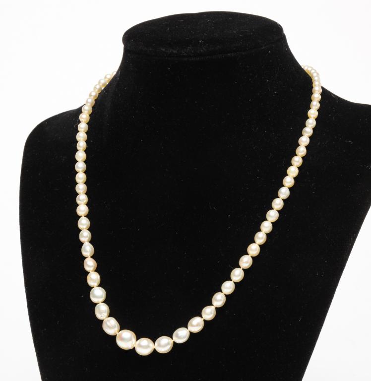 VINTAGE STRAND OF PEARLS, DIAMOND & EMERALD CLASP. (1 of 4)