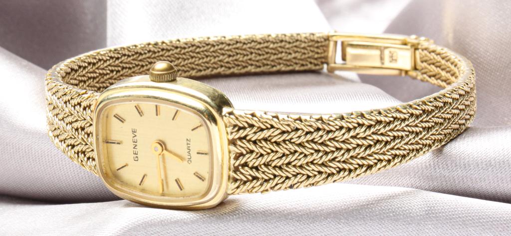 LADIES 14K YELLOW GOLD GENEVE WRISTWATCH. (1 of 6)