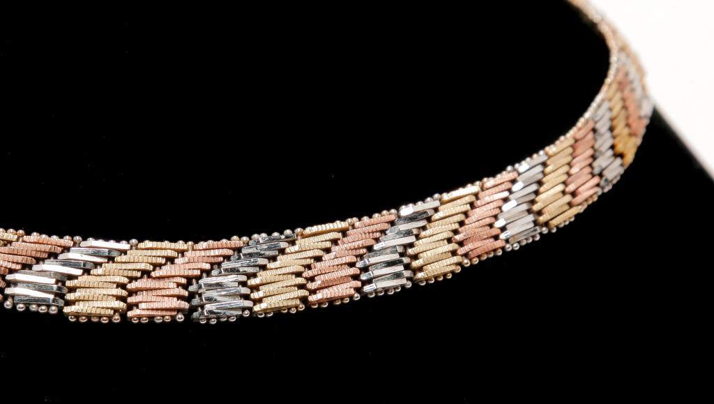 14K ITALIAN TRI-COLOR GOLD NECKLACE. (1 of 3)