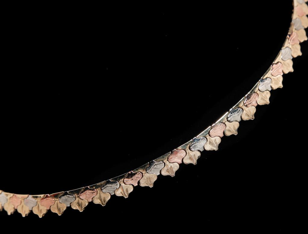 ITALIAN TRI-COLOR GOLD FANCY LINK CHOKER. (1 of 4)