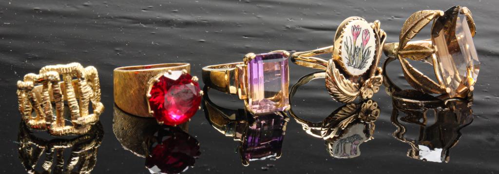 GROUP OF VINTAGE 14K YELLOW GOLD RINGS. (1 of 9)