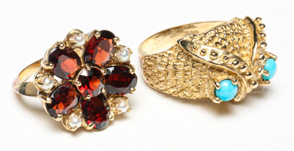 TWO VINTAGE 14K YELLOW GOLD RINGS. (1 of 4)