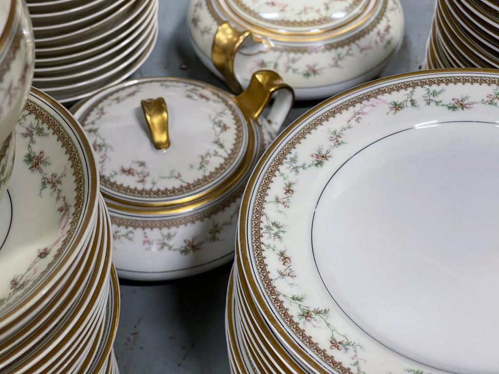 ASSEMBLED SET OF HAVILAND "YALE" PATTERN. (1 of 6)