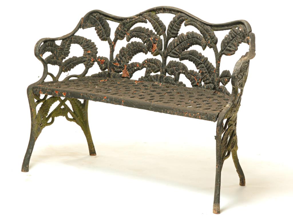 AMERICAN VICTORIAN "FERN" PATTERN GARDEN BENCH. (1 of 4)