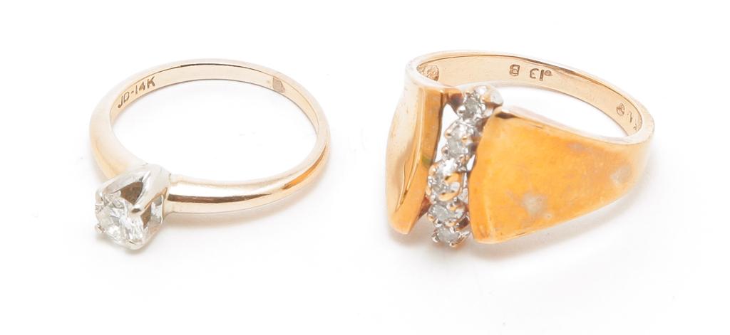 TWO YELLOW GOLD DIAMOND RINGS. (1 of 3)