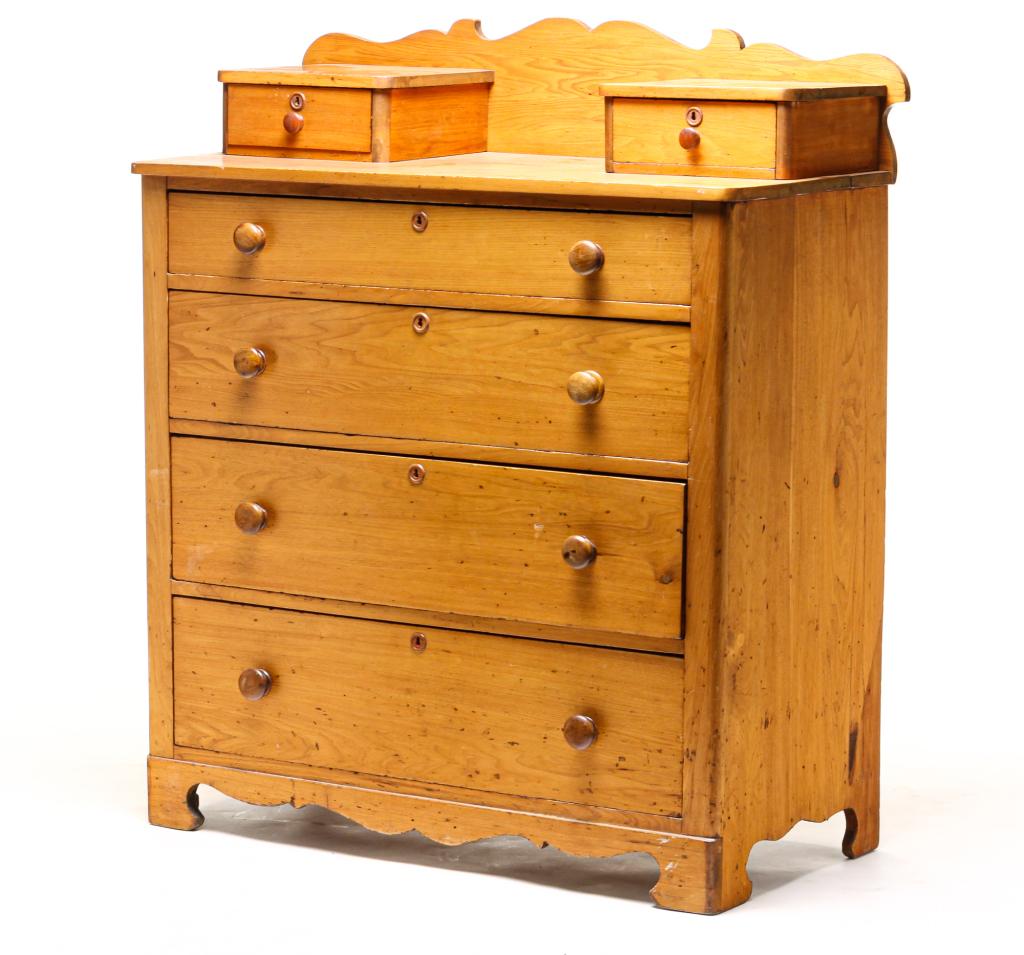 AMERICAN COUNTRY VICTORIAN CHEST OF DRAWERS. (1 of 2)
