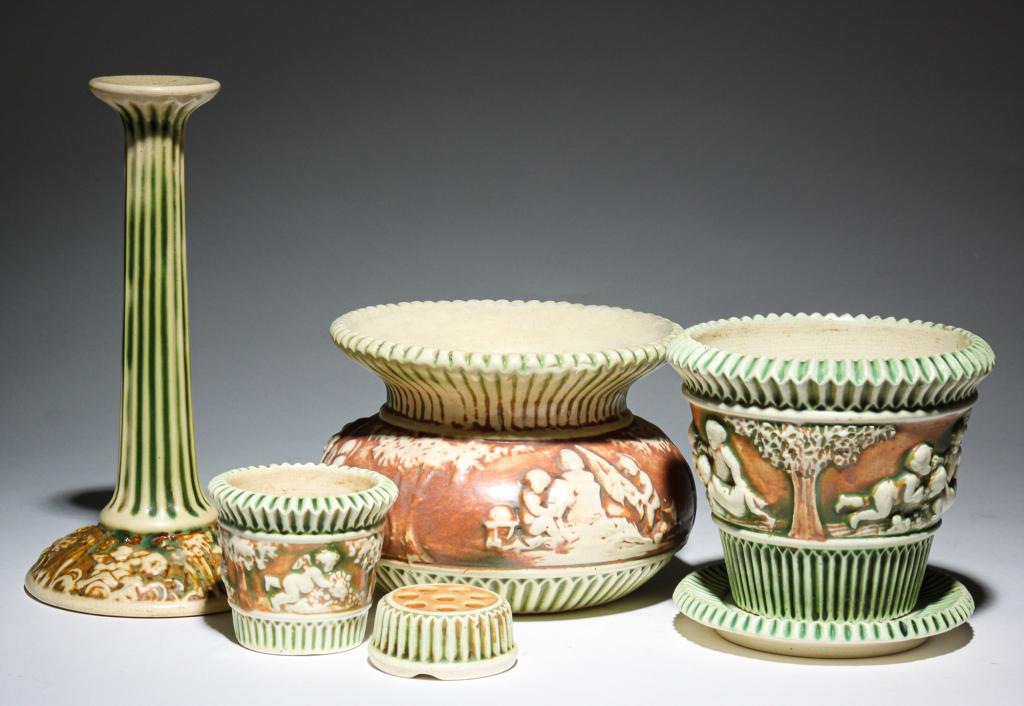 FIVE ROSEVILLE DONATELLO PIECES. (1 of 3)