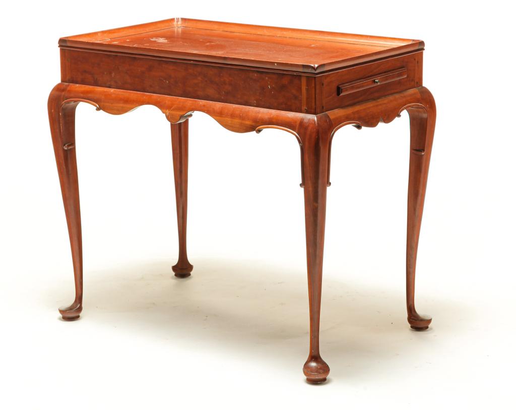 AMERICAN QUEEN ANNE STYLE TEA TABLE. (1 of 5)