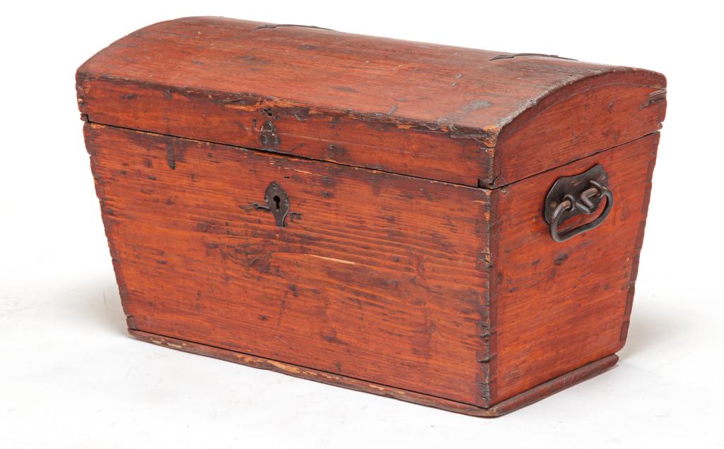 AMERICAN SMALL DOME-TOP TRUNK. (1 of 5)