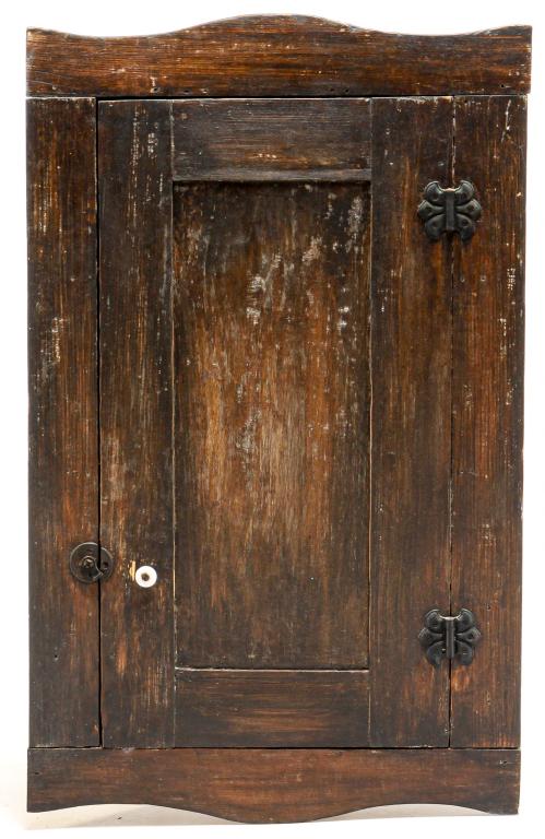 AMERICAN HANGING CORNER CUPBOARD. (1 of 3)