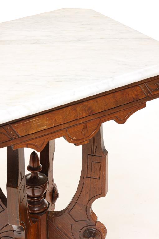 AMERICAN VICTORIAN PARLOR TABLE. (1 of 2)