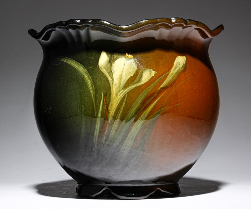 ROSEVILLE ROZANE HANDLED VASE BY A. DUNLAVY. (1 of 4)
