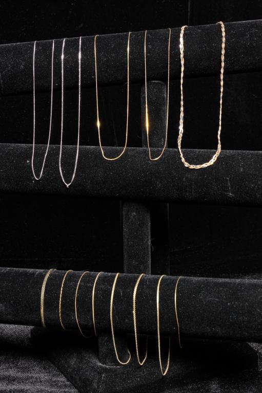 THIRTEEN 14K YELLOW GOLD DELICATE LINK CHAINS. (1 of 4)