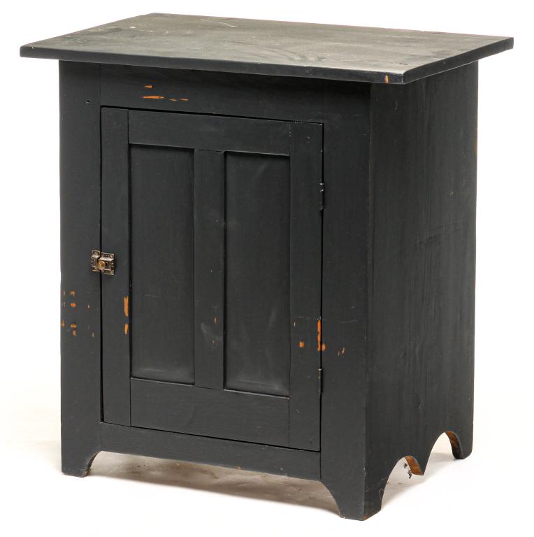 AMERICAN COUNTRY PAINTED CABINET. (1 of 3)