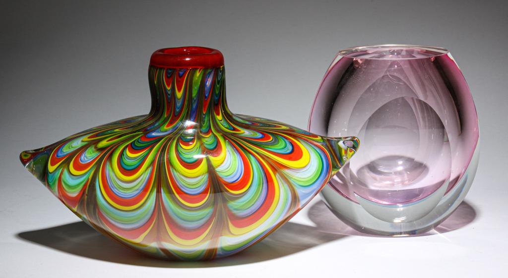 TWO PIECES OF CONTEMPORARY ART GLASS. (1 of 2)