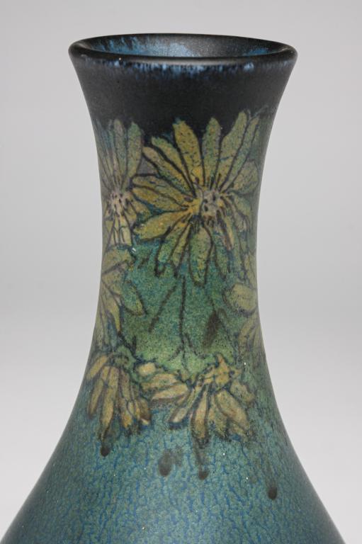 ROOKWOOD MATTE GLAZE VASE BY E. LINCOLN.: Dated 1926. Shape 2963 with daisies on dark blue background, 7.75"h.