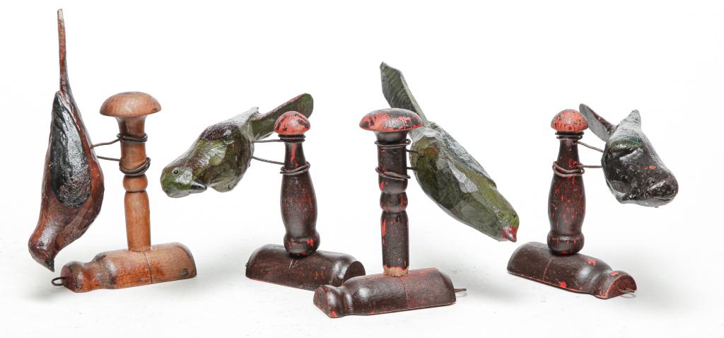 FOUR FOLKSY AMERICAN CARVED BIRDS. (1 of 2)