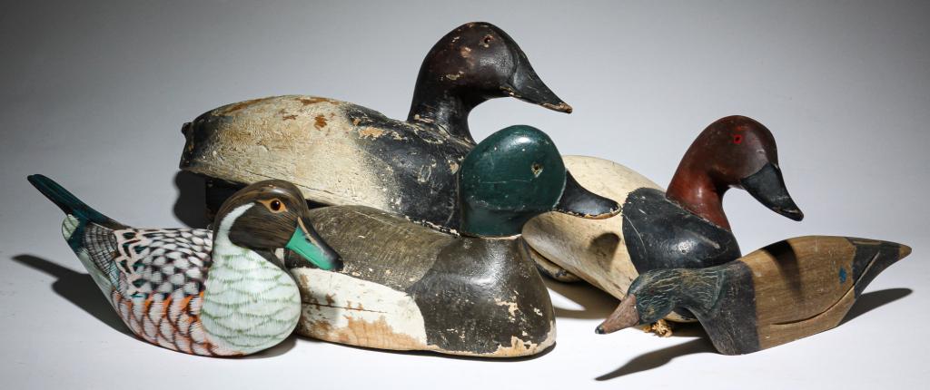 FIVE AMERICAN DUCK DECOYS. (1 of 7)
