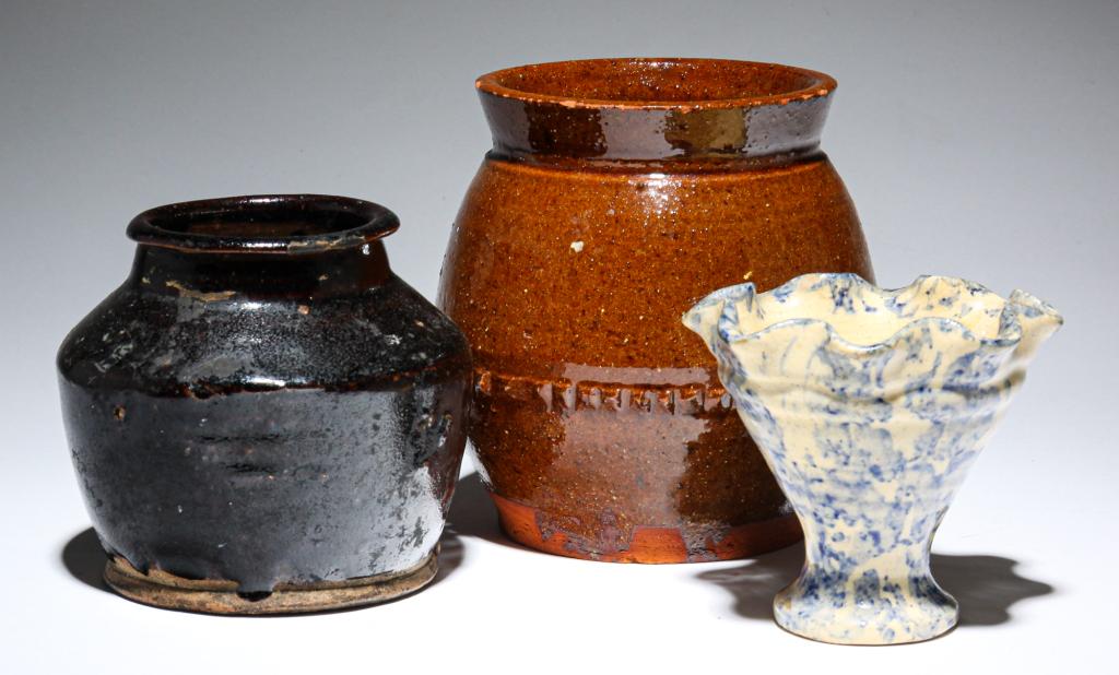 THREE POTTERY PIECES INCLUDING SPONGEWARE. (1 of 2)