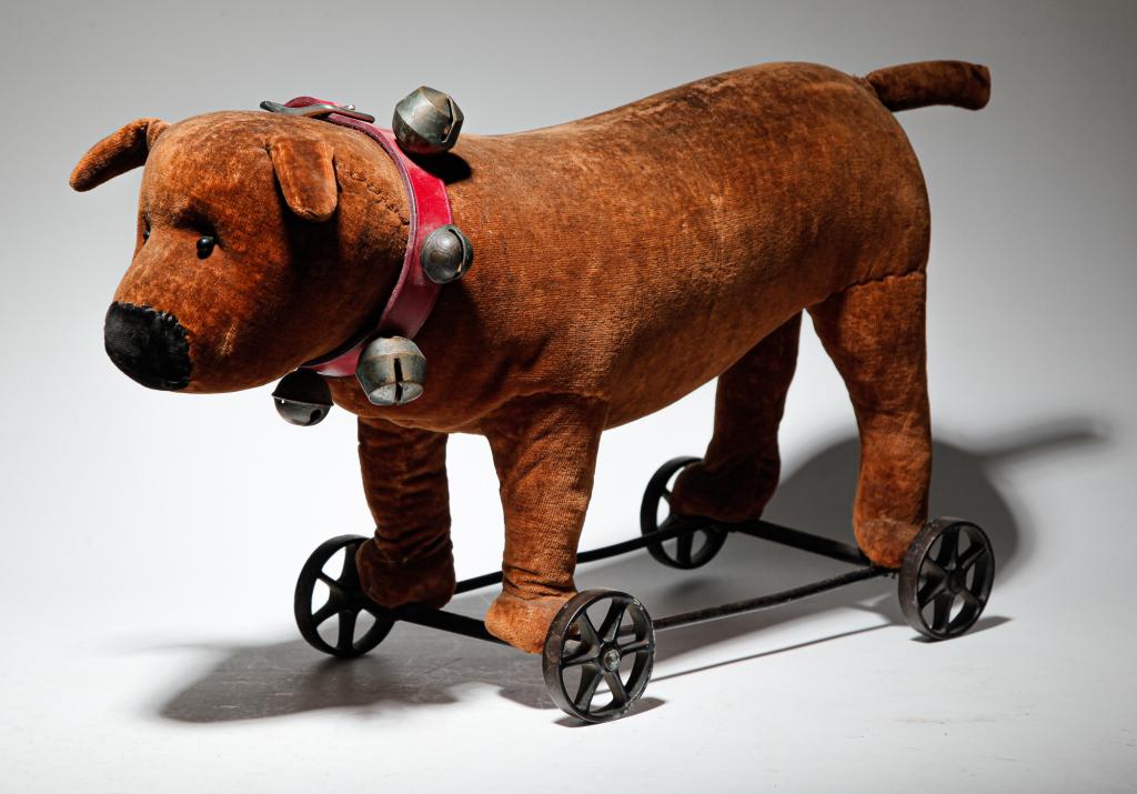 BEAR PULL TOY. (1 of 3)