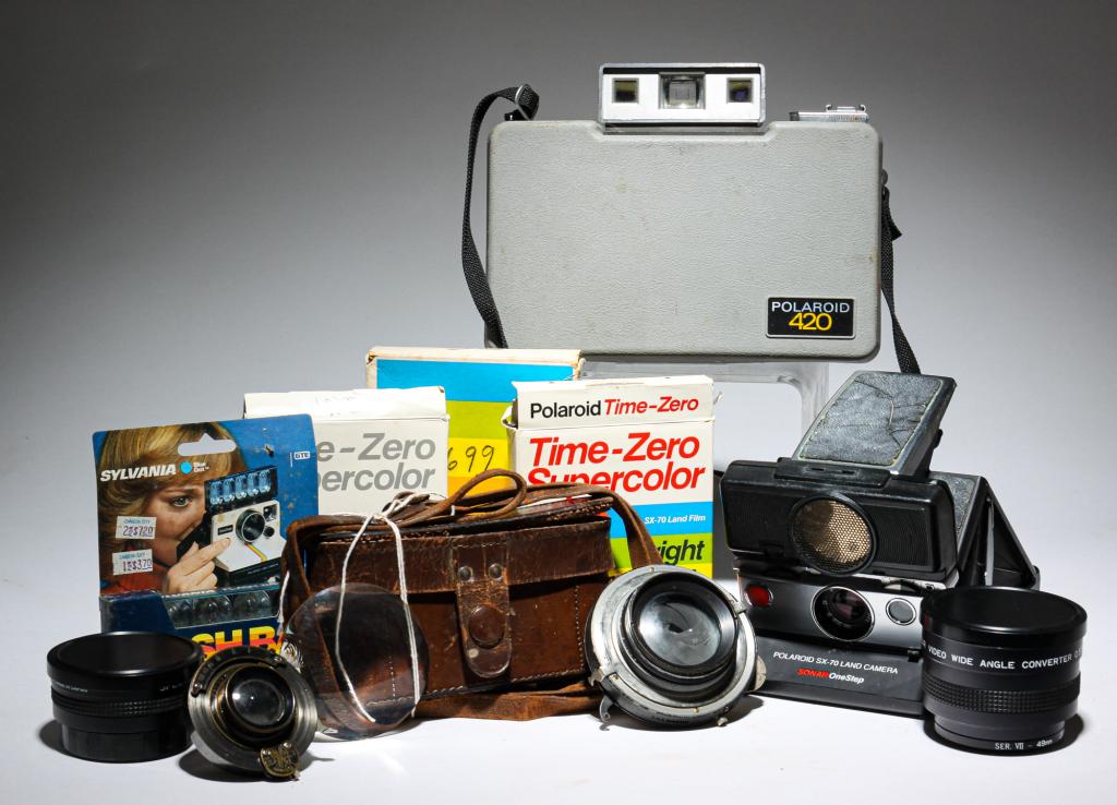 GROUP OF CAMERAS AND ACCESSORIES. (1 of 4)