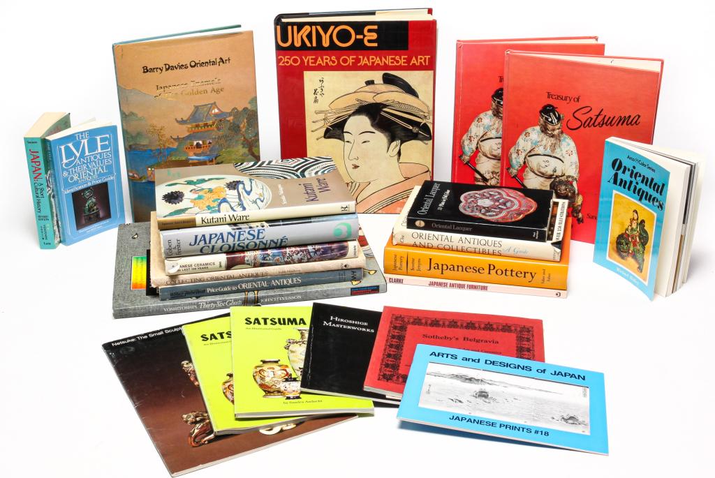 GROUP OF BOOKS ON ASIAN AND JAPANESE ACCESSORIES. (1 of 6)
