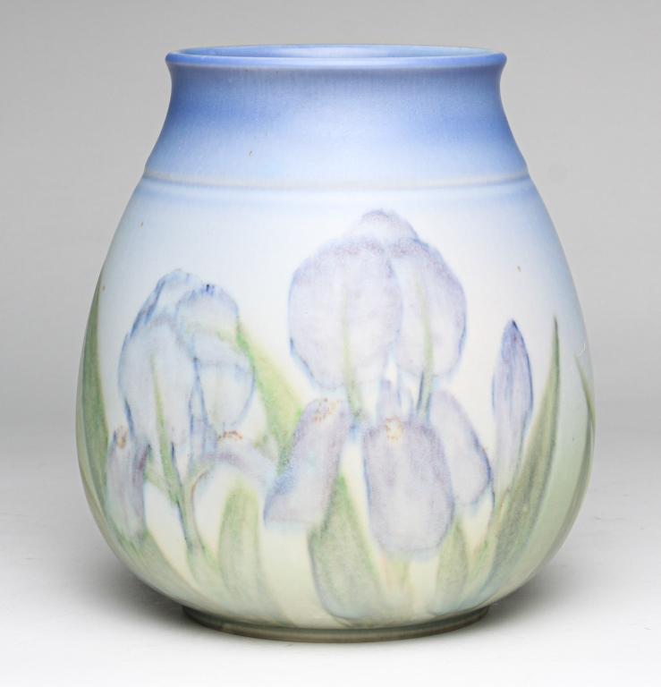 ROOKWOOD MATTE VASE BY SHIRAYAMADANI. (1 of 4)