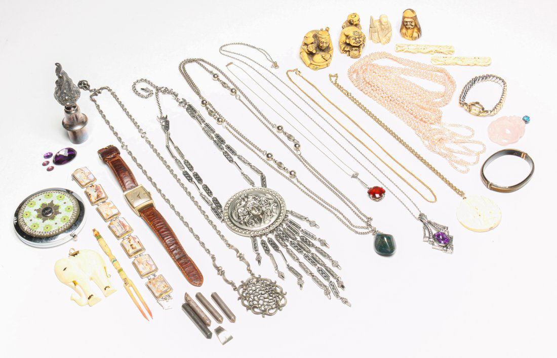 MISC. GROUP OF COSTUME JEWELRY & SMALL OBJECTS. (1 of 11)