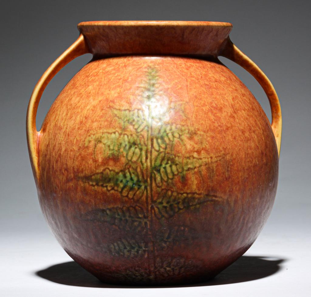 ROSEVILLE WINDSOR VASE. (1 of 3)