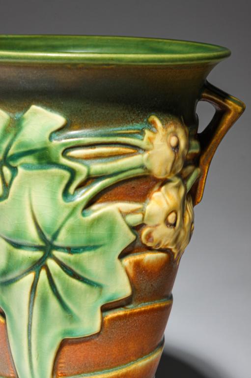 ROSEVILLE LUFFA VASE. (1 of 3)