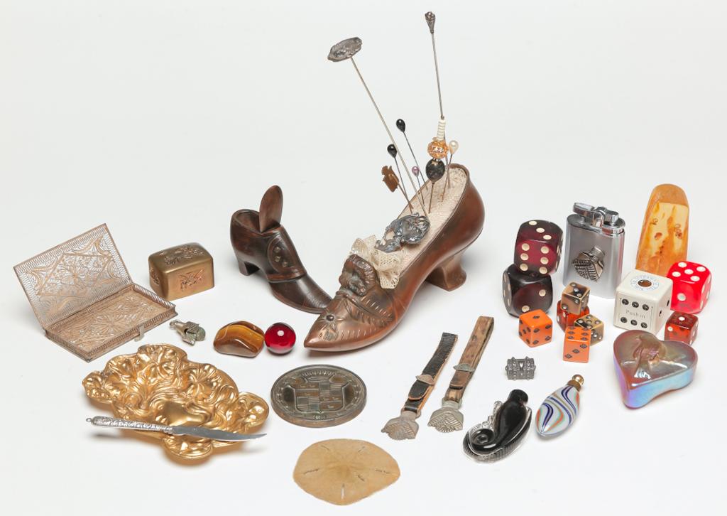 MISCELLANEOUS GROUP OF SMALL ITEMS. (1 of 2)