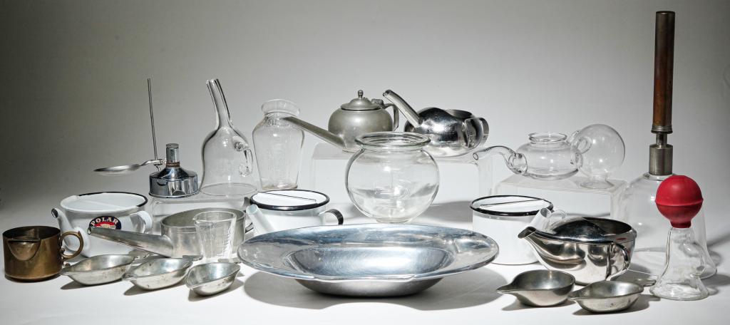 GROUP OF MEDICAL RELATED ITEMS. (1 of 6)