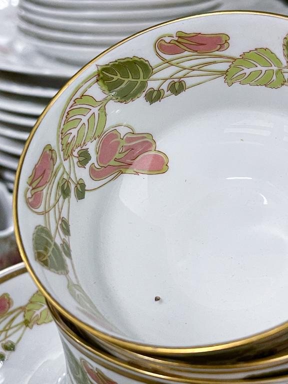 SELECTION OF HAVILAND CHINA. (1 of 8)