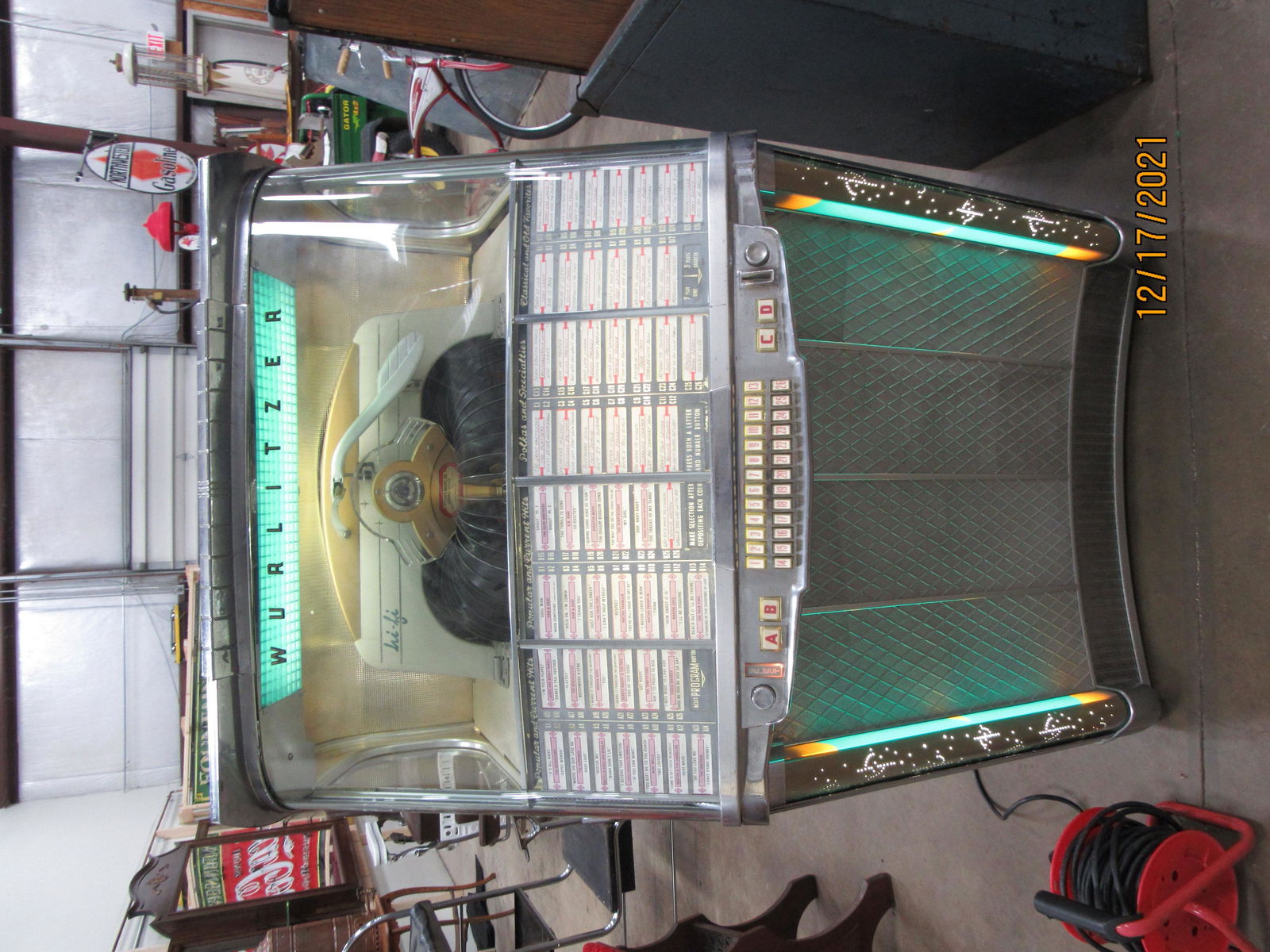 MODEL 2104 WURLITZER JUKEBOX (1 of 3)