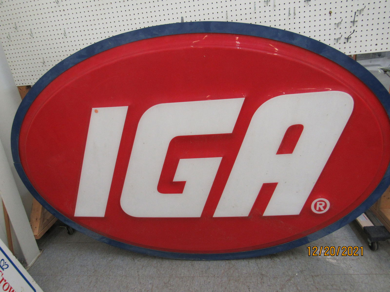 LIGHTED IGA STORE SIGN (1 of 1)