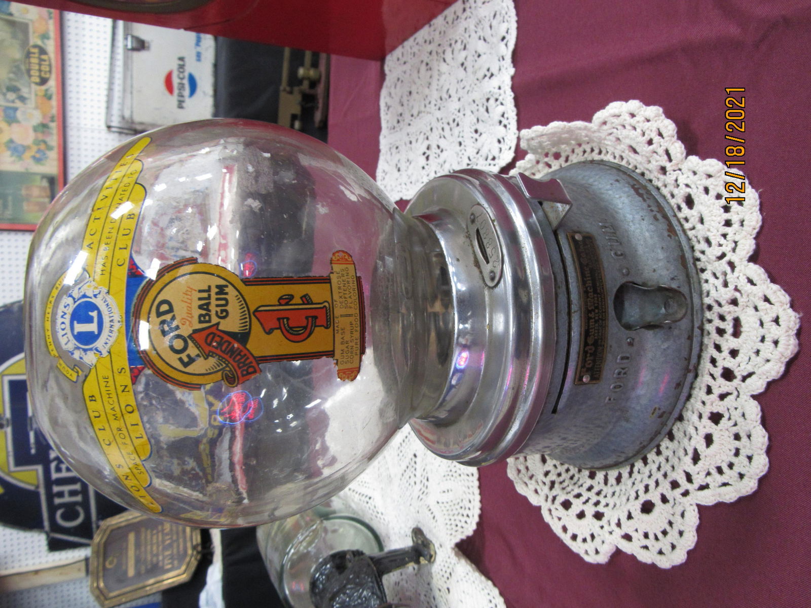 FORD 1 CENT GUM MACHINE (1 of 2)