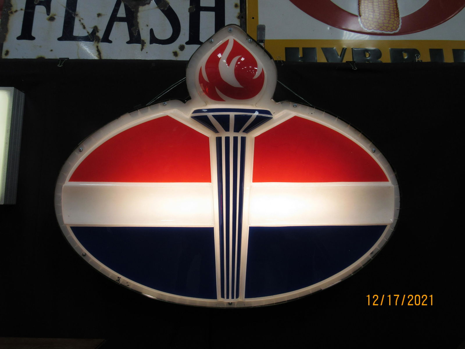 LIGHTED STANDARD OIL STATION  SIGN (1 of 1)