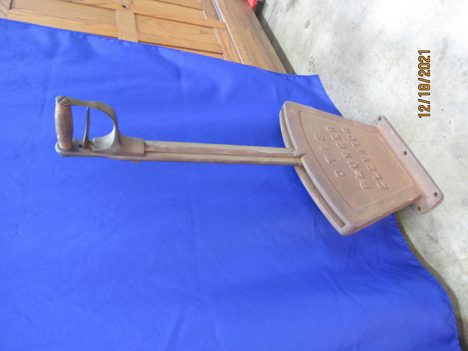 OTIS ELEVATOR PLUNGER: First half 20th Century. Cast iron metal 34”H x 16”W x 3.5”D