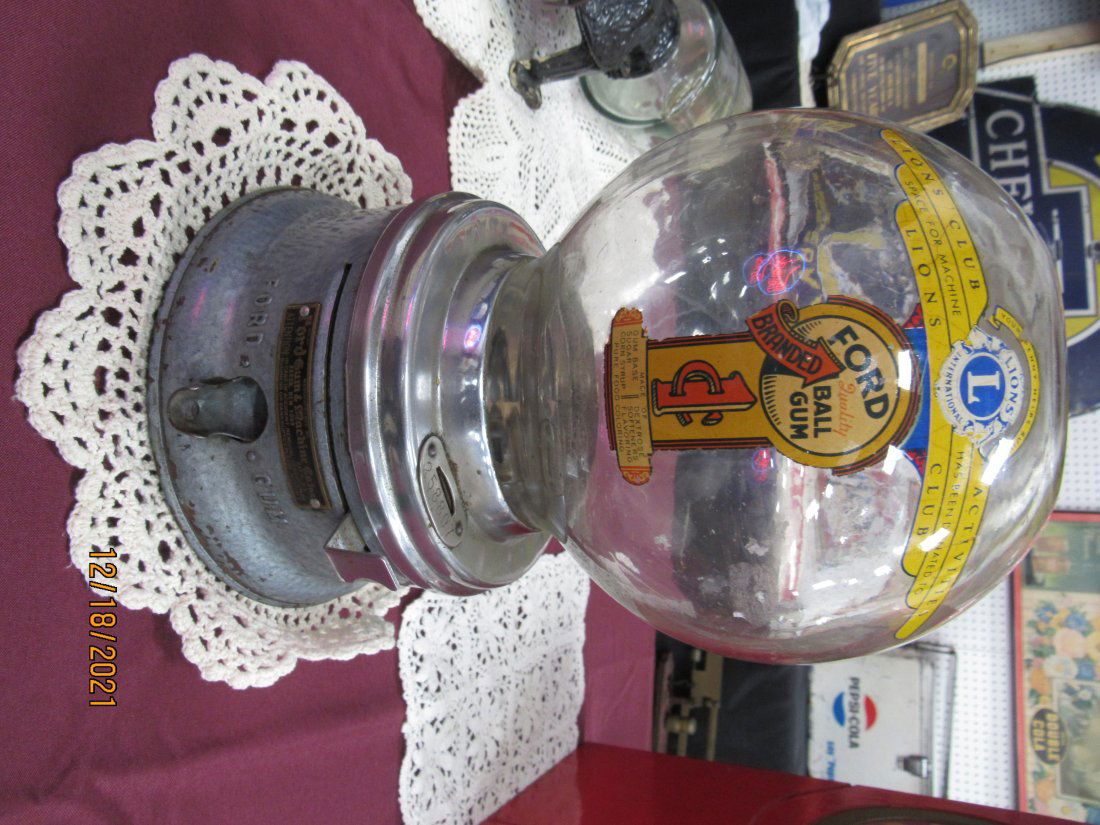 1 CENT FORD GUM MACHINE (1 of 3)