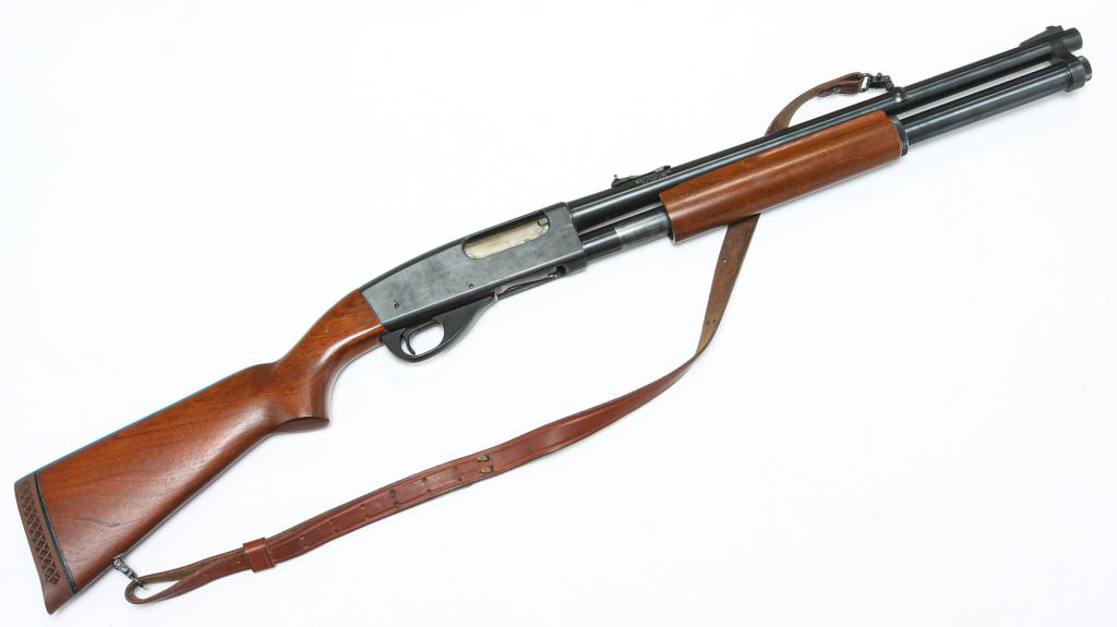 *SMITH & WESSON EASTFIELD 916-A 12 GA. SHOTGUN.: Smith & Wesson Eastfield Model 916-A 12 gauge tactical shotgun. Blued frame and barrel with smooth walnut stock. 20" barrel, 40" overall. Serial number 7B6086. Requires ATF form 4473.