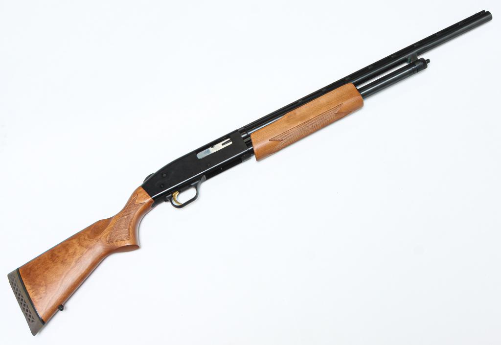 *MOSSBERG MODEL 500 20 GAUGE SHOTGUN.: Mossberg model 500 20 gauge shotgun. Slide action shotgun with checkered walnut stock and ventilated rib barrel. 22" barrel, 40.75" overall. Serial number V0157149. Requires ATF form 4473.