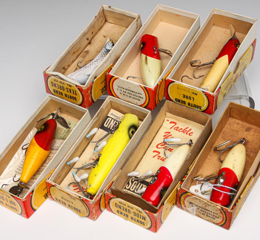 SEVEN SOUTH BEND FISHING LURES IN ORIGINAL BOXES.: Group of seven South Bend fishing lures. Includes No. 973, No. 968 Midg-Oreno, No. 72, No. 597, No. 956, No. 939 Teas-Oreno, and No. 910 Nip-I-Diddee. All are in original boxes, some with paper insert