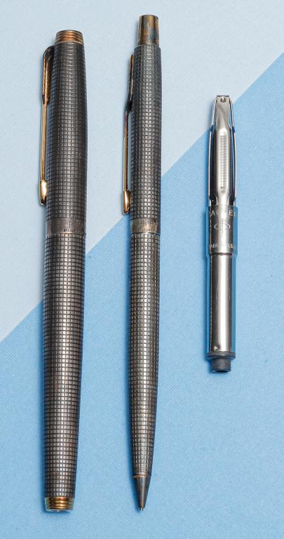 PARKER 75 STERLING PENCIL AND FOUNTAIN PEN.: 20th century. Vintage Parker 75 mechanical pencil and fountain pen (not a matched set) both marked 'Sterling cap & barrel', both with tarnish and some wear, 14K nib.Includes extra converter refill and